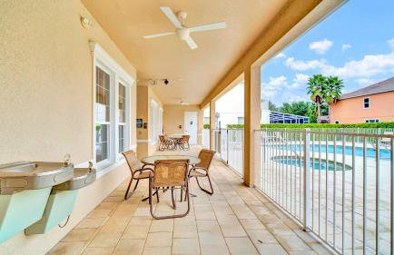 Trendy Thematic 3BR Townhouse with Private Pool - Foto 47