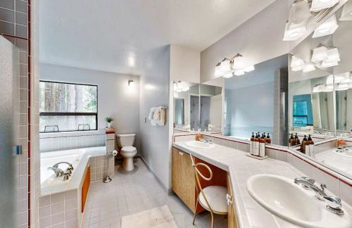 Tree House - Photo 17