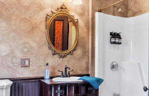 Hot Tub and Large Yard Elegant Deansboro Getaway - Foto 22