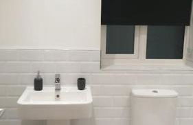 1 Bed Apartment Sleeps 2 - Parking & Wifi - Photo 35