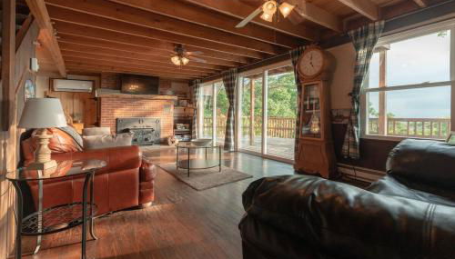 Clouds Cabin - HotTub, Mtn View, Pets - Photo 2