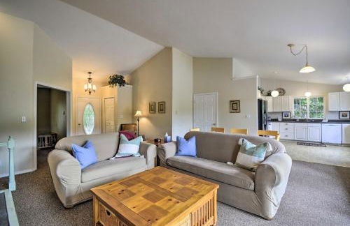 Anderson Island Retreat with Lakefront Deck and Canoe! - Foto 7