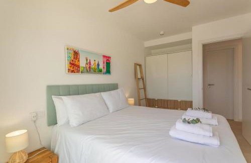Apartamento con terraza, piscina y parking - Foto 39