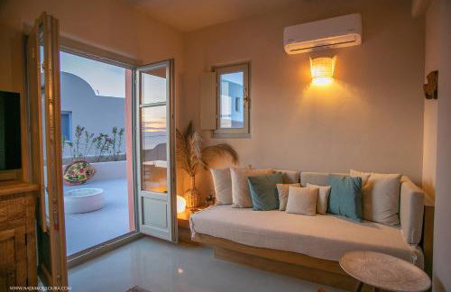 Pink Freud Villas Santorini - Photo 4