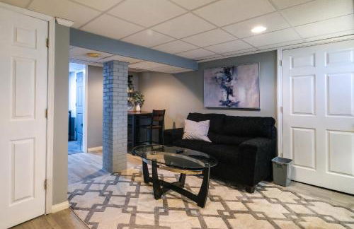 Quaint Forest Heights Unit about 9 Mi to Downtown DC - Foto 1