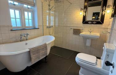 Luxury Cornish House next to Cliffs & Surf Beaches - Photo 64