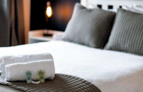 4 bed family home wifi, netflix, parking, close to wicksteed park - Photo 36