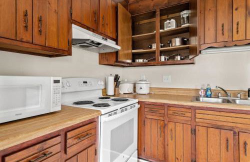 Prime Location 2 BR Oasis with Washer and Dryer - Foto 24