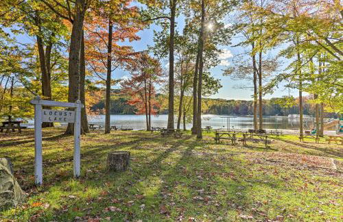 Private Hot Tub and Lake Access Poconos Escape! - Foto 37