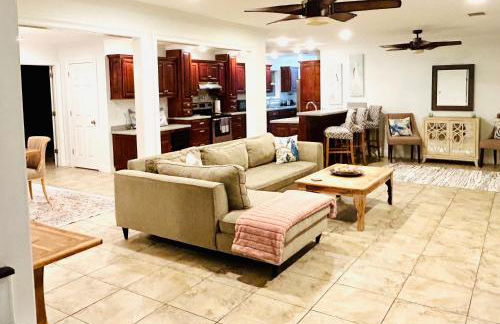 4/3 Home Centrally Located, beach, casino, airport, dining, golfing, shopping, entertainment - Photo 8