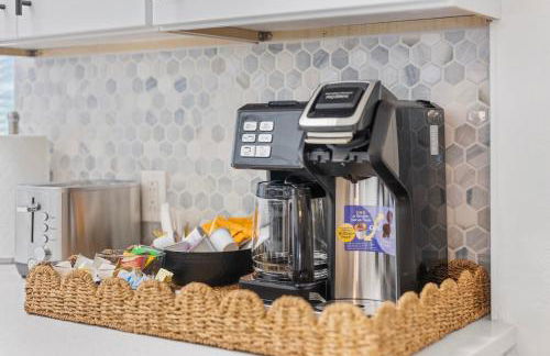 Bright and Airy Apartment on Flamingo Dr - Foto 24