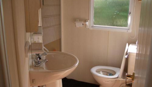 Colin and annioes caeravan - Photo 4, Shower