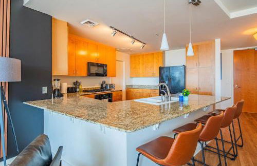 Stylish 1BR HighRise DT, Parking, Pool, Gym, W-D, Golf - Foto 34