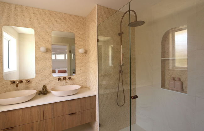 Tugun Retreat - 5BRM Home with Pool - Photo 25