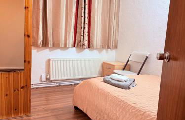 Andover Bungalow - Photo 4