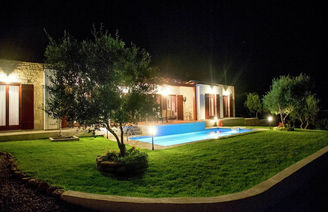 Villa in Arkadi With Pool Near the Sea - Photo 26