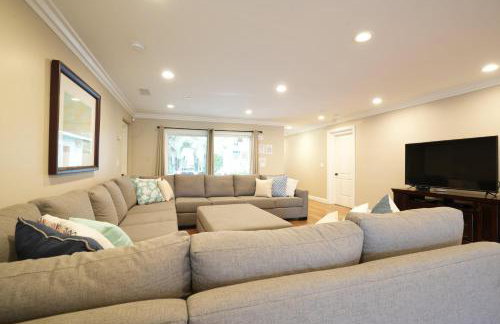 Classy 4 Bedroom 3 Bath Pool Home 3/4 Mile Walk To Disney - Foto 11
