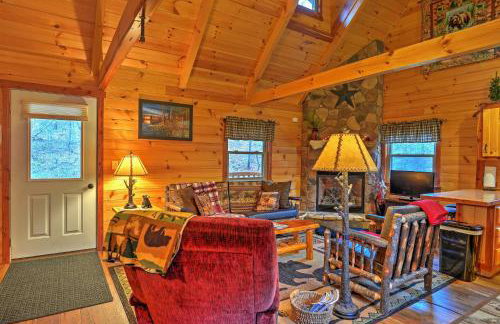 Rustic Dundee Log Cabin with Hot Tub and Forest Views! - Foto 18