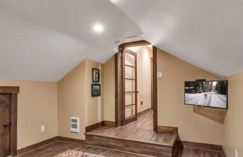 3BD with Hot Tub Two Minutes from King Beach - Foto 34