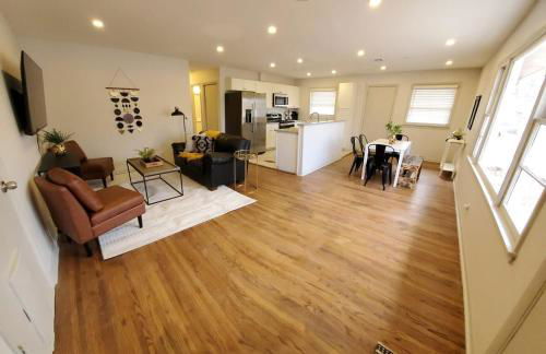 South Side Chic 3Br 1Ba 10mn to McConnell Spirit - Photo 28