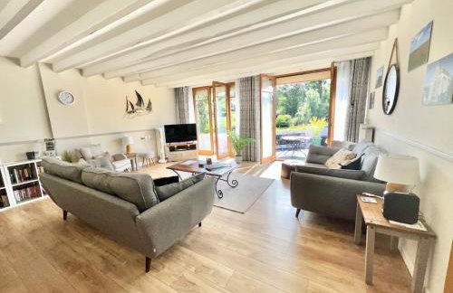 Quai du Val is a Charming Pet and Family Friendly Riverside Gite in Lehon close to Dinan Sleeps 7 - Photo 9