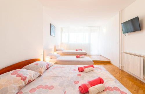 Your Vacation Apartment - Photo 13
