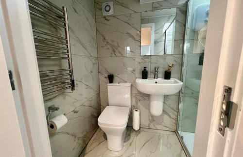 2 Bed Preston City Centre Flat - Sleeps 4 with parking - Photo 5