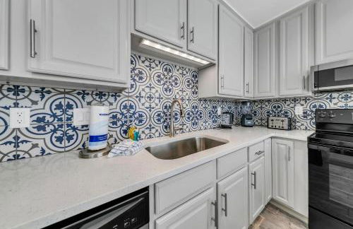 Tiki Palms Paradise by Emerald Coast Retreats - Photo 34