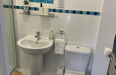 Long Stay - Free Parking - Contractors - Train Station - Students - Foto 8