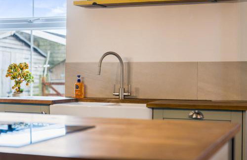 #111 New Farm with hot tub and Sauna - Sleeps 18 - Near Elmore Park - " Perfect for Contractors and Families - Parking space for 10 cars" - Foto 74