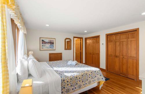 Spacious Home with Direct Pond Access! - Foto 23