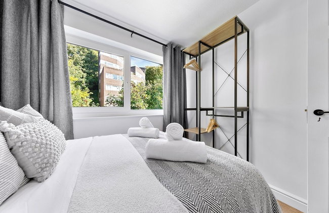 2BR Flat, Free Parking, Close to Airport & Centre - Foto 13