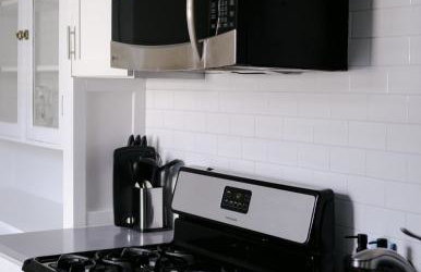 Huge Projector and Designated Workspace, Near Wrigley - Photo 26