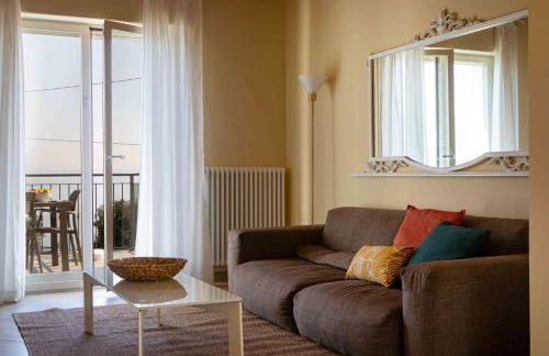 Casa con ampio terrazzo, vista lago e giardino - Foto 7