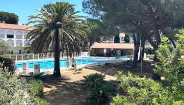 Le Patios , piscine plage terrain tennis - Photo 1