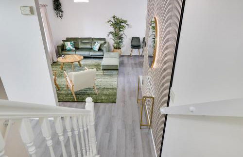 Stunning Poconos Villa- Hot Tub, Pool, Game Room, BBQ & more - Foto 43