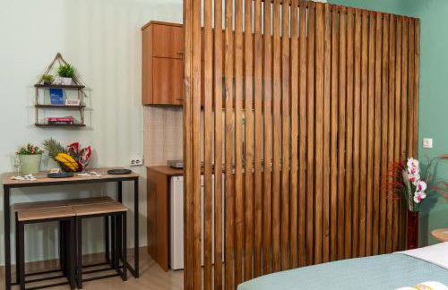 Central & Riverfront Room 2 - Photo 9