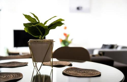 Modern 2 bedroom apartment - city centre - parking - Foto 15