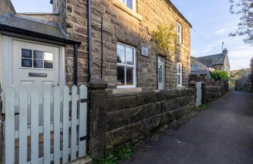 WEST VIEW COTTAGE - Charming Wensley Cottage in the Heart of Peaks - Photo 5