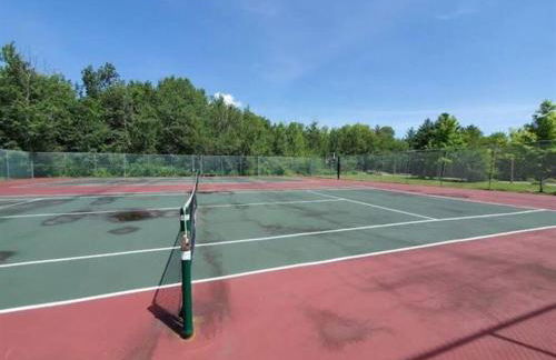 Mt Snow Condo with Pool Mountain Views Half Mile to Mtn - Photo 11