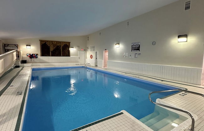 Banff Gate Mountain Resort - Photo 18