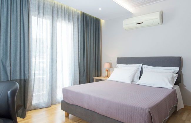 Luxury Holiday Home 4 Bedroom Villa in Paleokastro - Photo 2