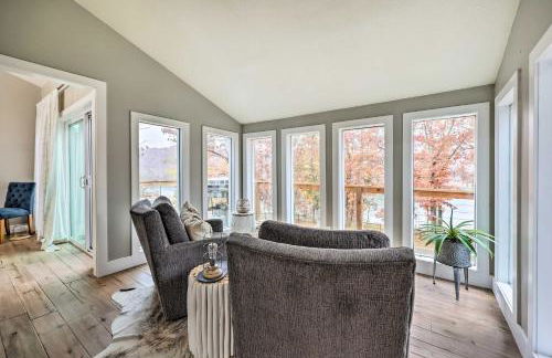 Lakefront Rogers Getaway with Hot Tub and Deck! - Foto 5