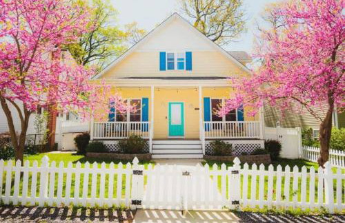 Huge Beach Bungalow- Yard, Beach Pass, King Beds - Foto 1