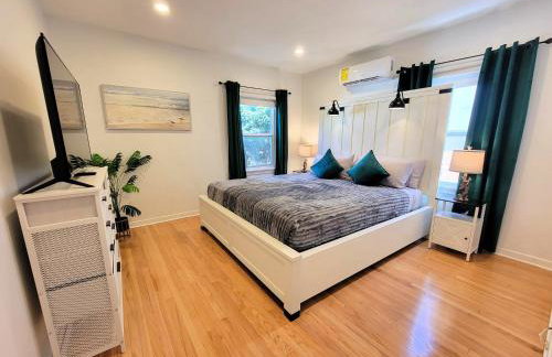 Private and large 2 bedroom house with Pool table, backyard and office near attractions - Foto 1