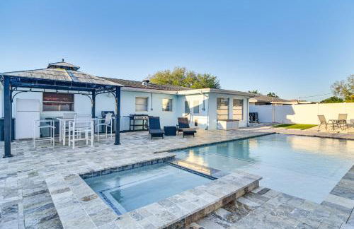 Private Hot Tub Breezy Seminole Stay! - Foto 1