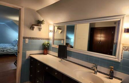 Large Cozy House Near NexusPark Air Hockey - Foto 18