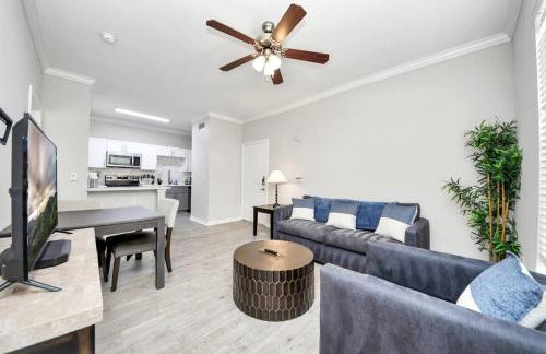 LUX Resort Inspired 2BR Near Houston Pool Gym - Foto 17