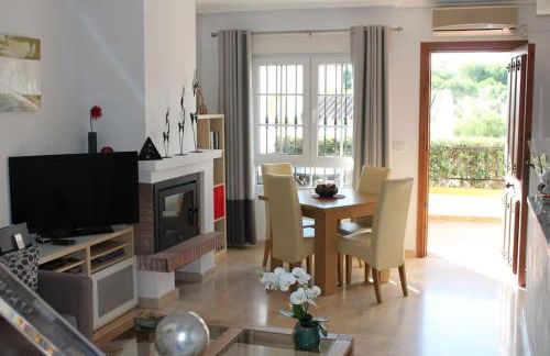 Fabulous 3 bedroom Townhouse located within Villa Martin - Foto 6