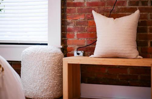 The Modern Boho Brick Loft - Foto 4